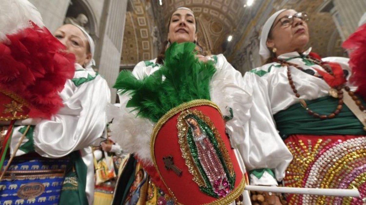 Fe. Fieles de todo el mundo se unieron a la ceremonia religiosa.