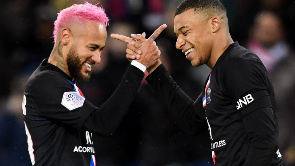 PSG, en las dos últimos mercados de pases, pagó por Neymar más de $ 200 millones, mientras que por Mbappé desembolsó algo más de 180 millones.