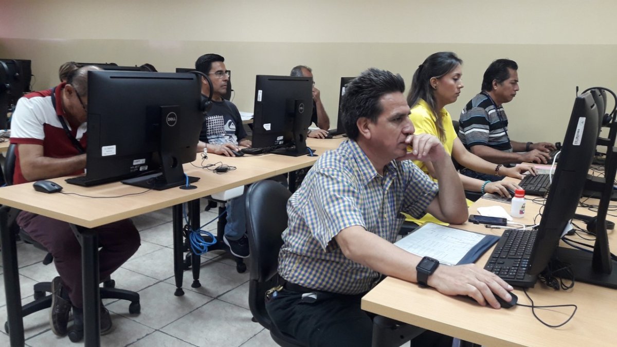 Los docentes deben tener las herramientas necesaria para desarrollar un buen trabajo durante esta emergencia.