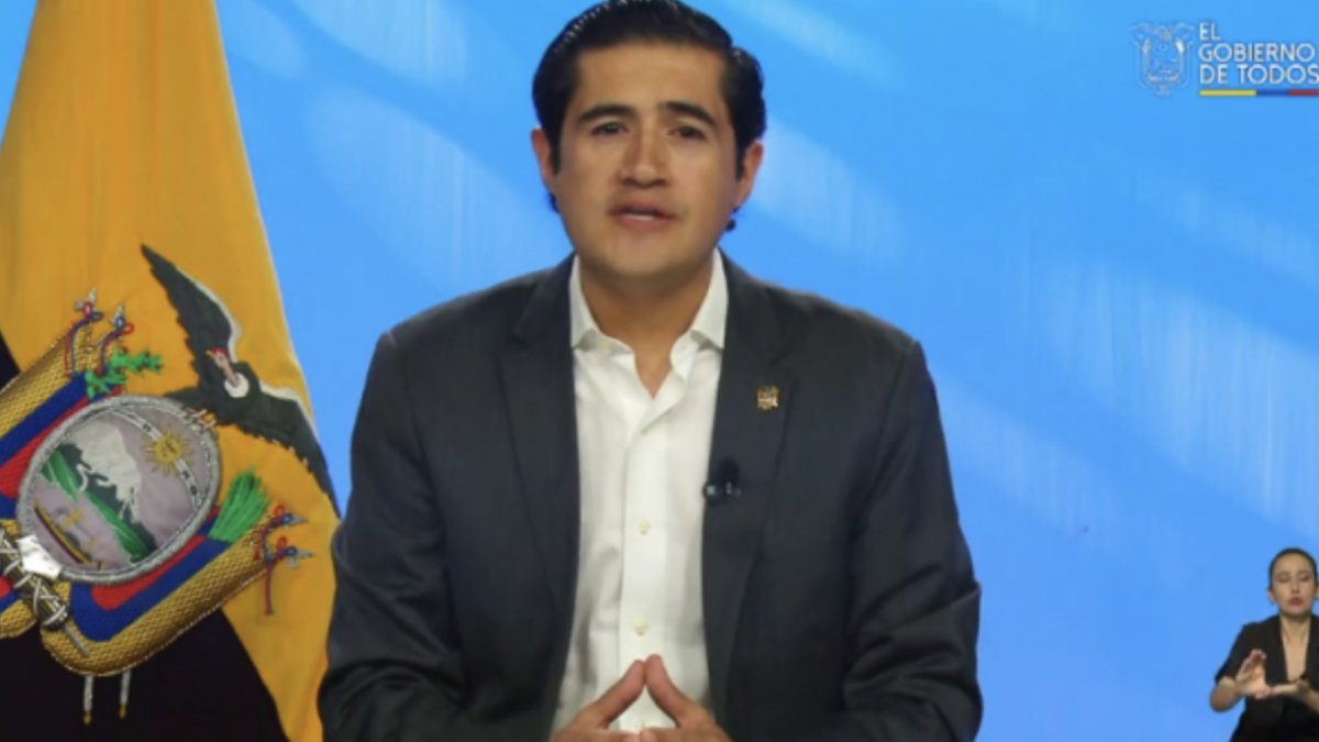 El ministro Martínez explicó nuevas medidas económicas que se aplicarán para afrontar la crisis del coronavirus.