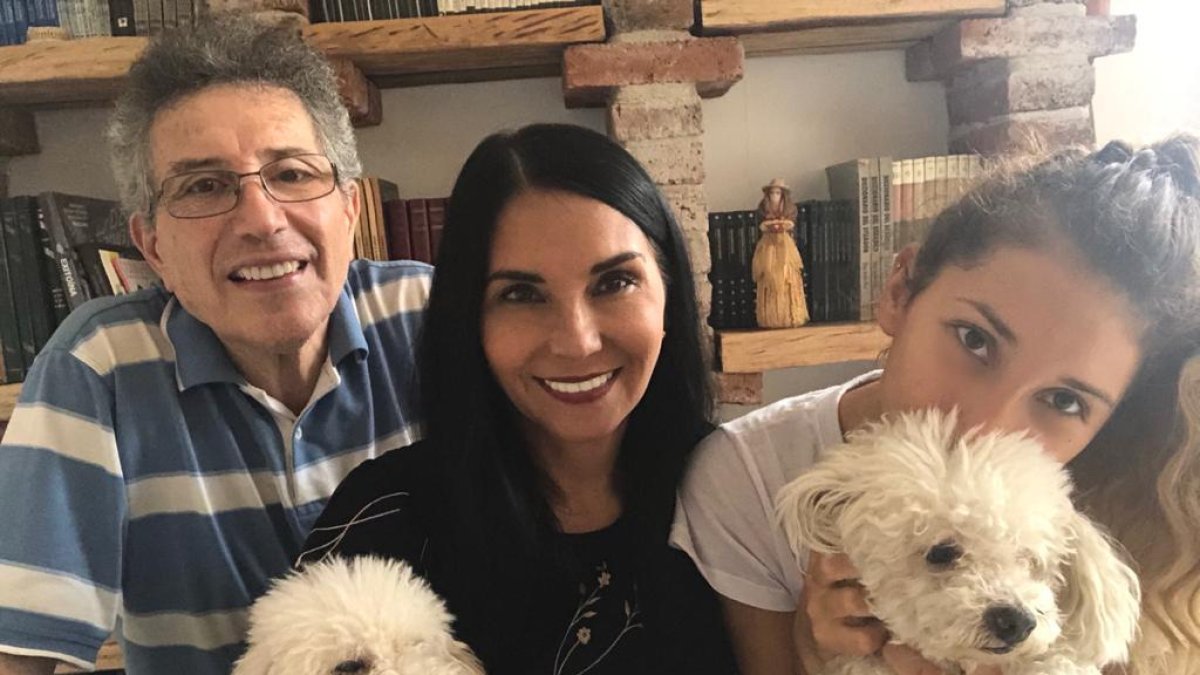 Anita con su esposo Nerio David y su hija Ana Paula.