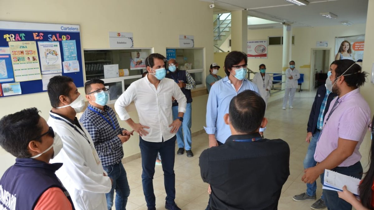 Referencial. Autoridades recorrieron el Hospital Básico El Carmen donde se constató el funcionamiento de esta unidad médica.