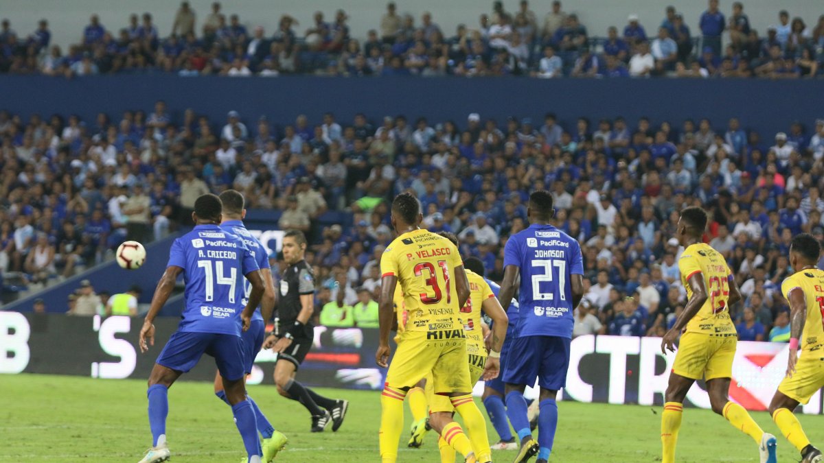 Deserción. Barcelona y Emelec no estarán en la Copa Ecuador tras su negativa de participar en el certamen de la FEF. Ambos equipos se concentrarán en la LigaPro y torneos internacionales.