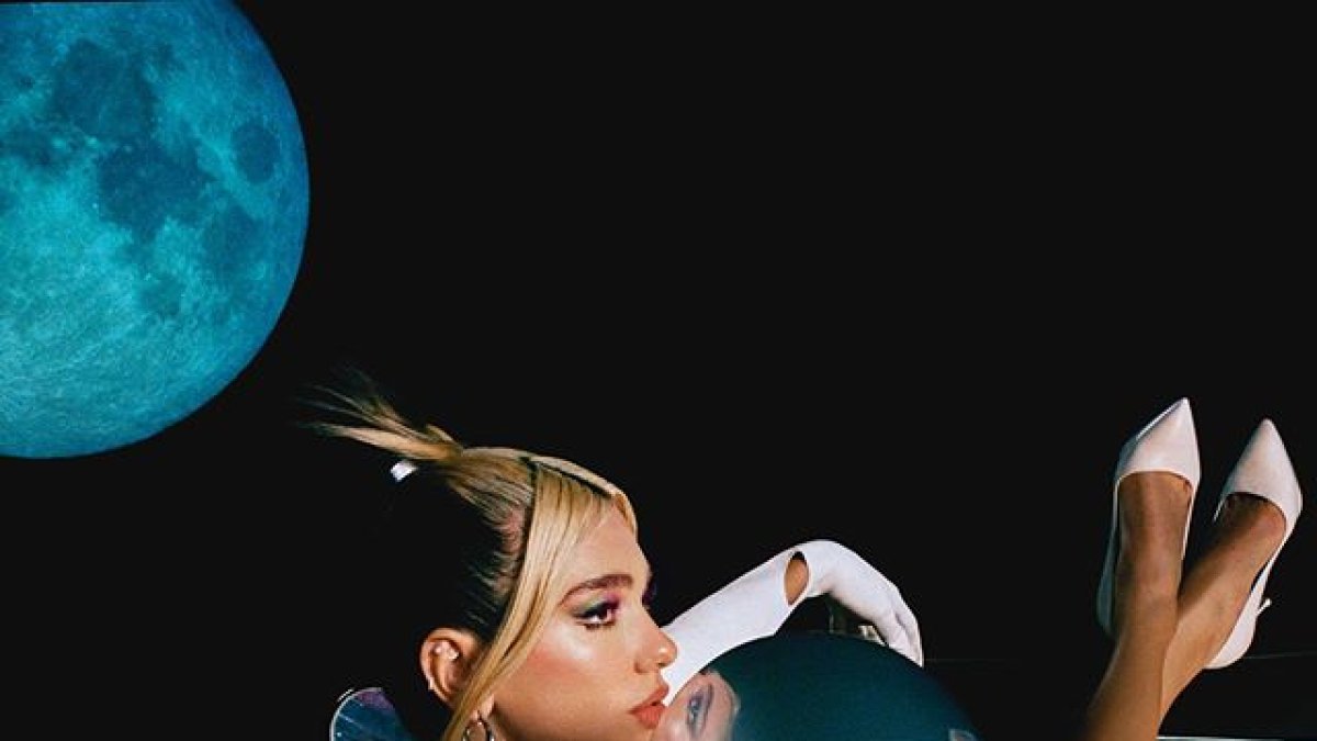 Dua Lipa ha comentado a la prensa que si su nuevo álbum Future Nostalgia transmite alegría en un momento difícil, entonces su trabajo está hecho. 