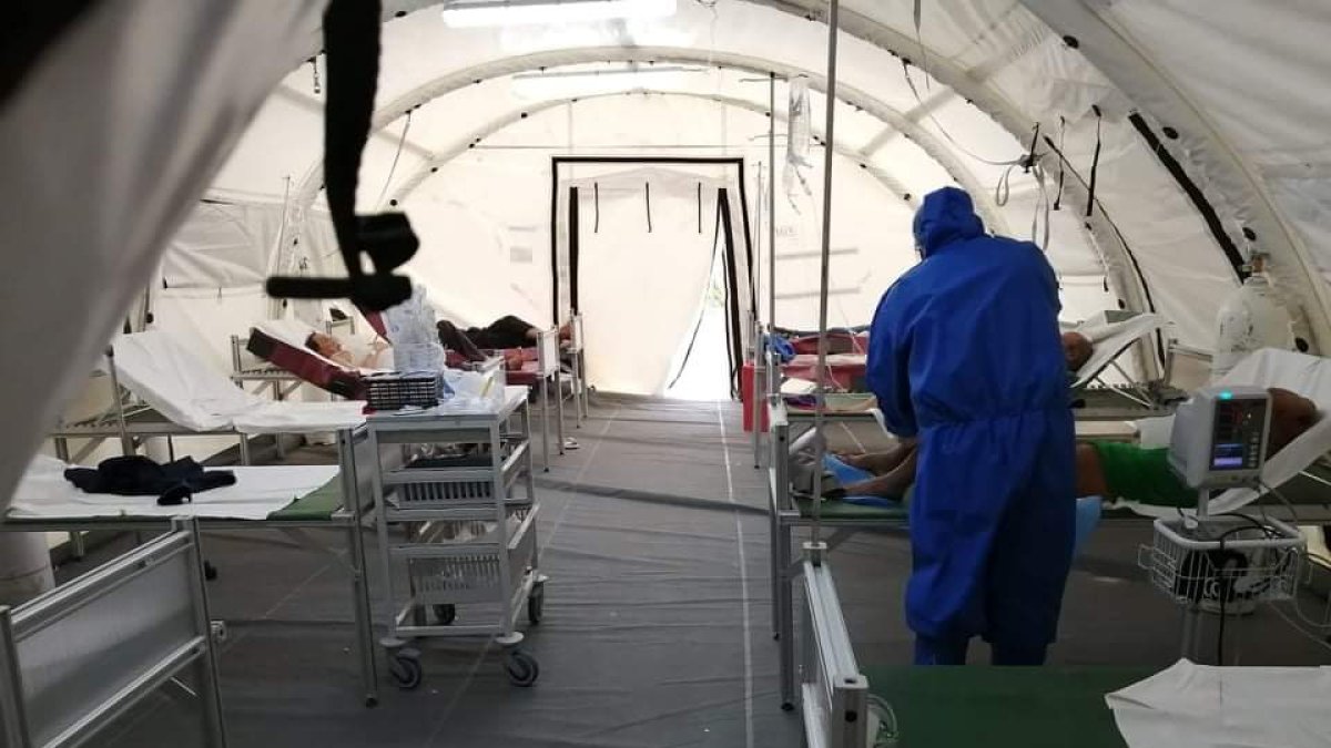 Acción. En el hospital móvil atienden médicos y técnicos.