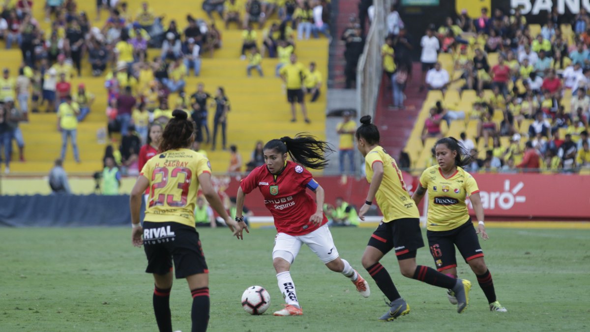El certamen femenino se disputa en Ecuador desde 2013, pero recién la temporada anterior se lo intentó manejar de forma profesional de parte de la Ecuafútbol.