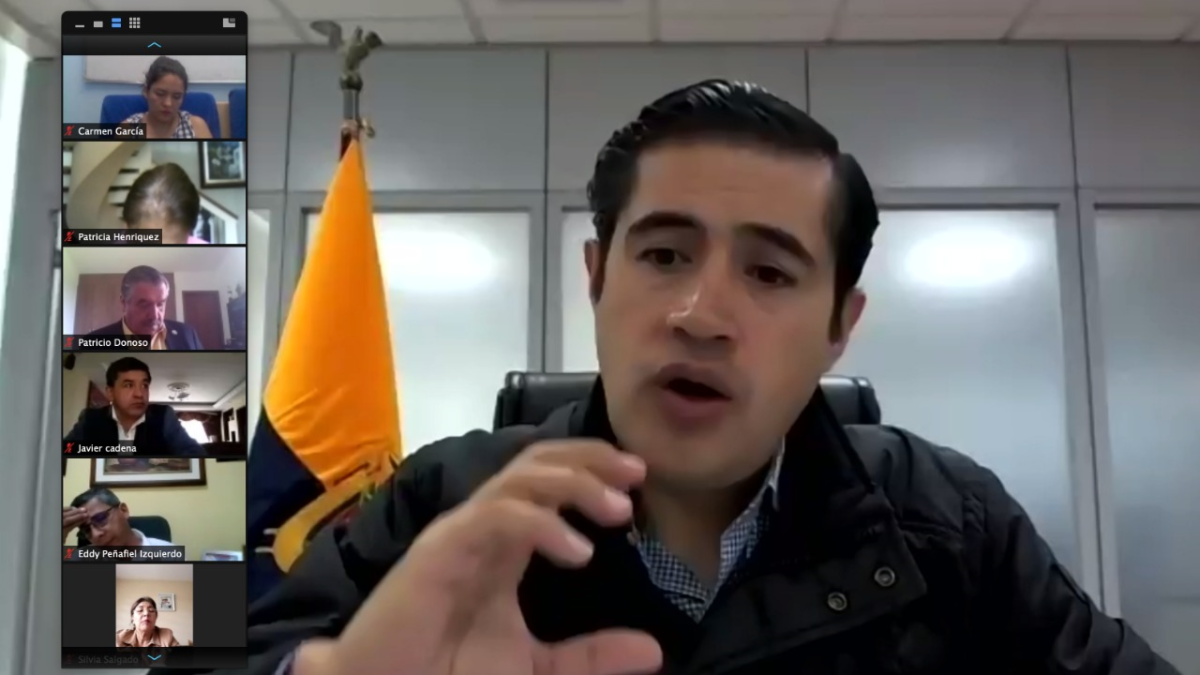 El ministro, Richard Martínez defendió ante los asambleístas la propuesta que planteará el Gobierno para superar la crisis