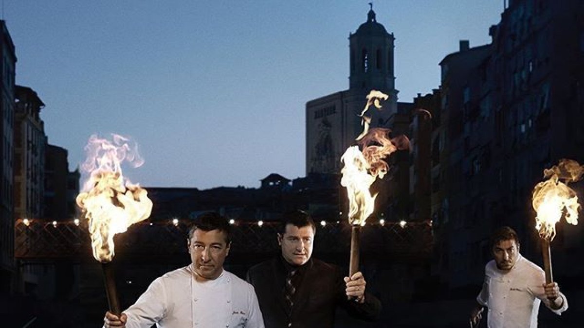 Los hermanos Roca, propietarios del restaurante El Celler de Can Roca, con esta imagen quieren recordarnos que después de la oscuridad sale la luz.