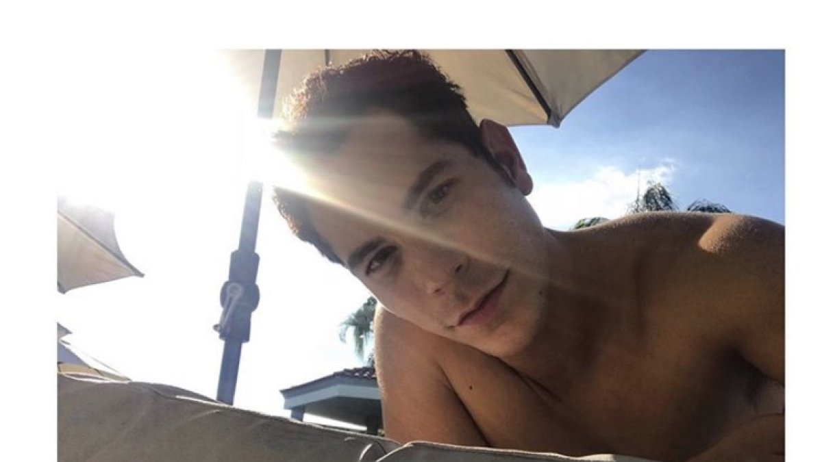 El actor y cantante mexicano dice que es momento de conectarse con la familia.