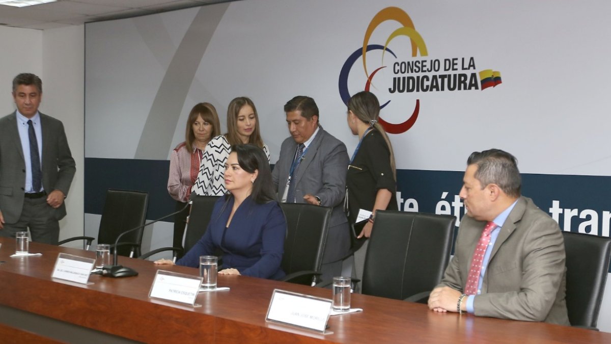 La presidenta del Consejo de la Judicatura María del Carmen Maldonado suspendió a dos servidores judiciales