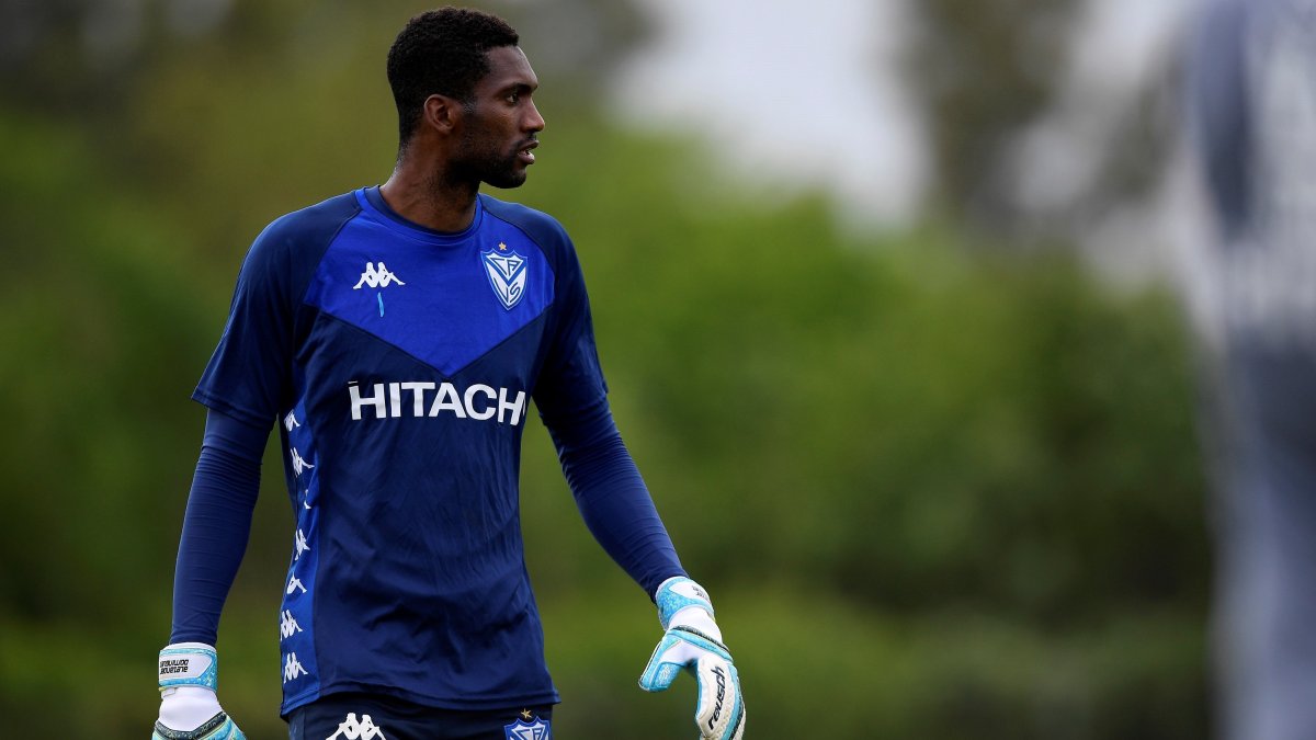 El arquero Alexander Domínguez será dirigido en Vélez Sarsfield por el entrenador argentino Mauricio Pellegrino.