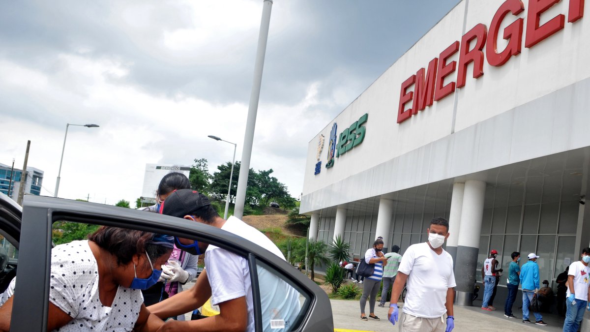El Hospital de Los Ceibos no deja de recibir pacientes a diario.