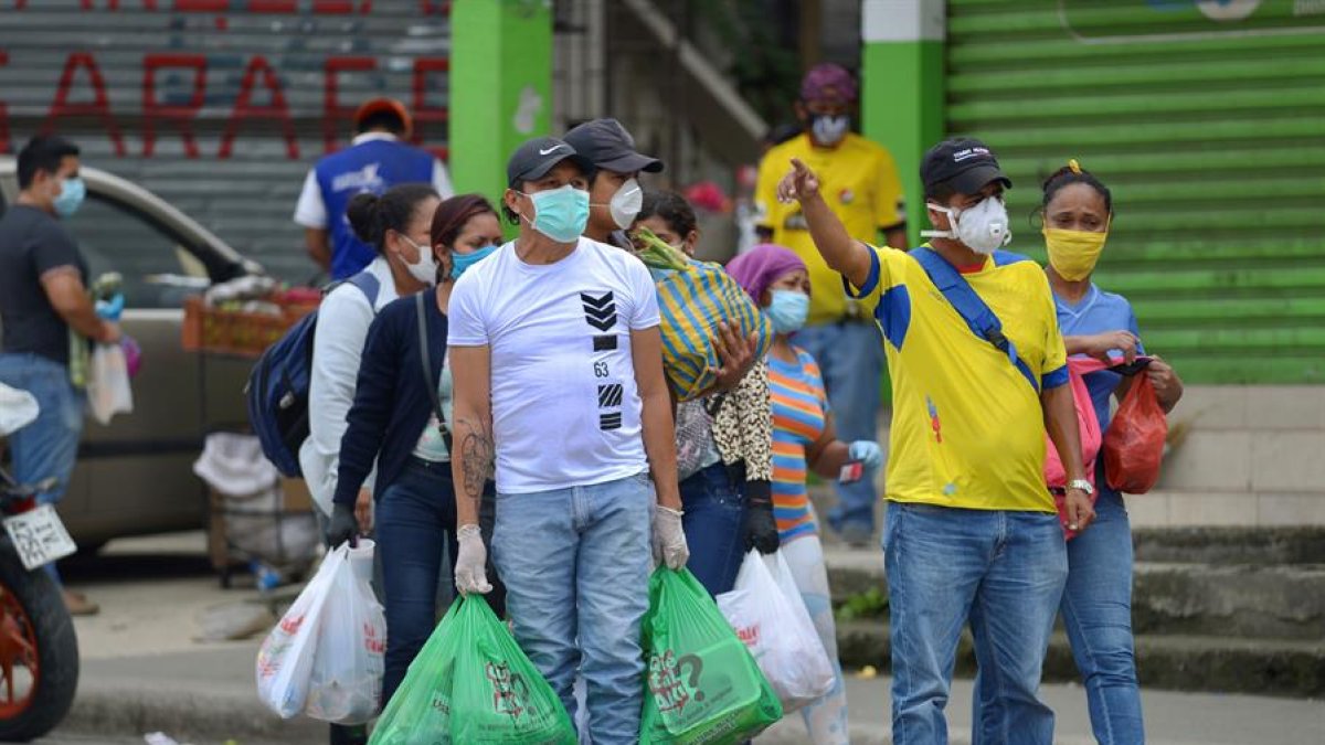 Aunque el mundo viva en un estado de cuarentena, nadie deja de ir a los supermercados.