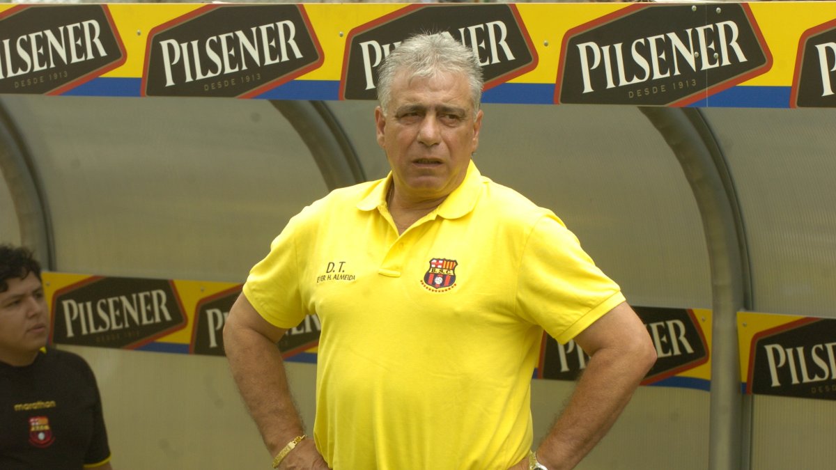 Éver Hugo Almeida fue entrenador de Barcelona en 2008.