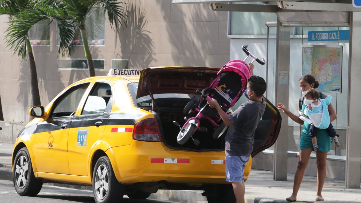 Trabajo. El gremio asegura que no todos los taxistas trabajan por el miedo a contraer el virus.