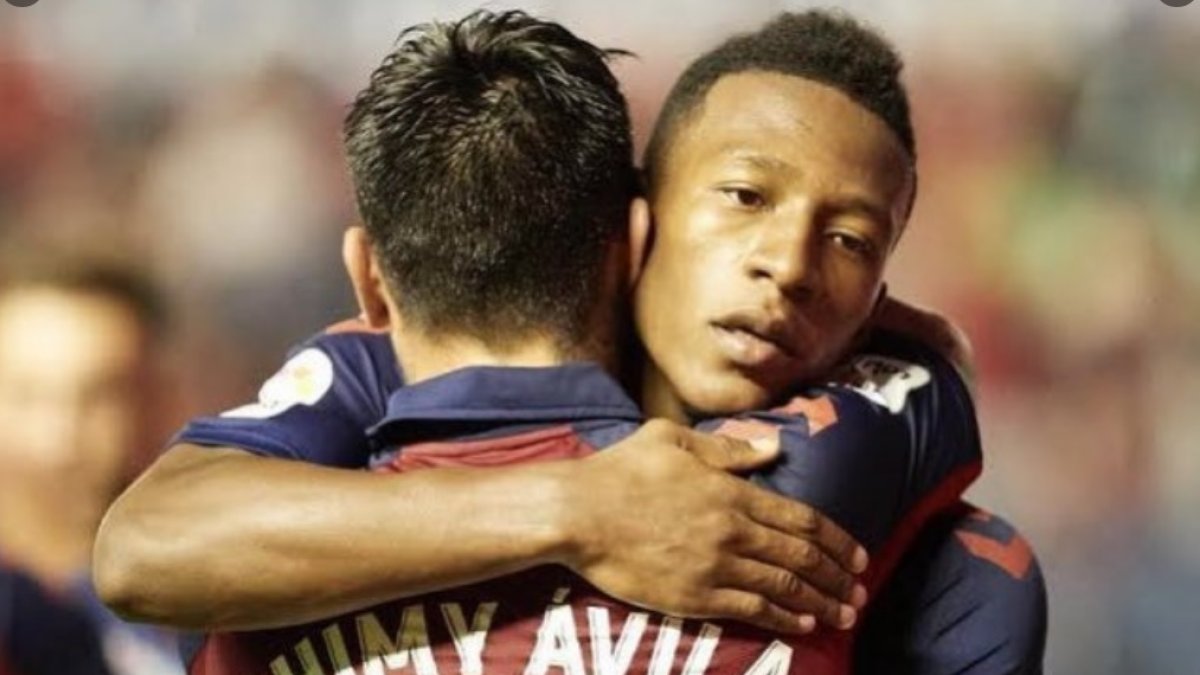 A Pervis Estupiñán le gustaría vincularse al Manchester United, el mismo equipo donde Antonio Valencia hizo historia.