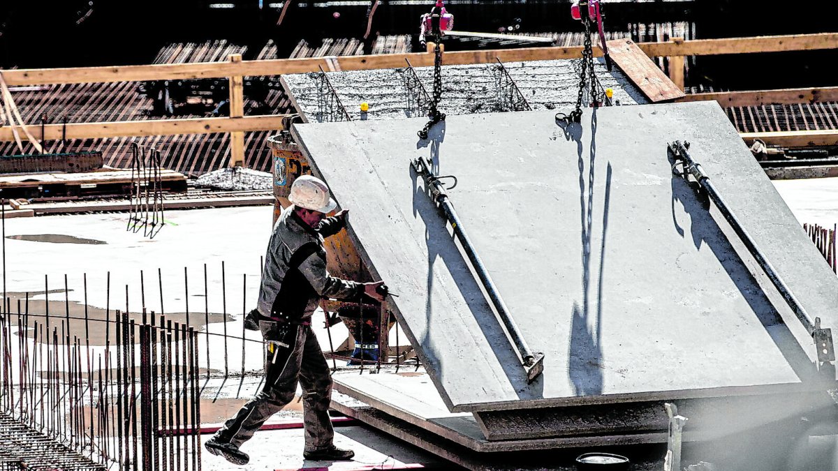 El año pasado, la construcción cayó un 18 % en el sector público y un 16,8 % en el sector privado.