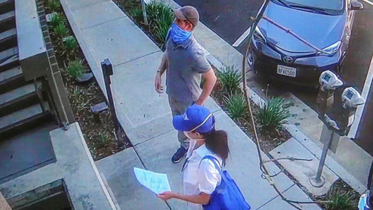 La pareja fue captada por una cámara de West Hollywood.