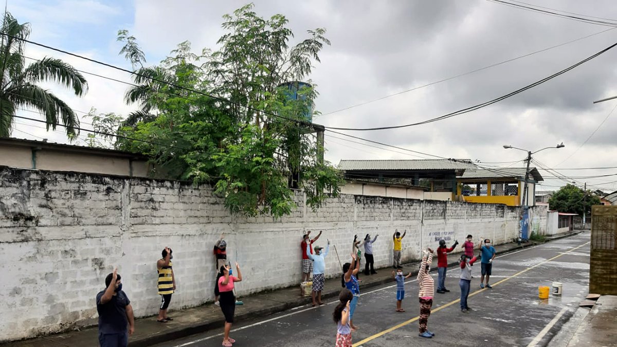 Acto. Los moradores de la ciudadela Dáger elevaron sus plegarias.