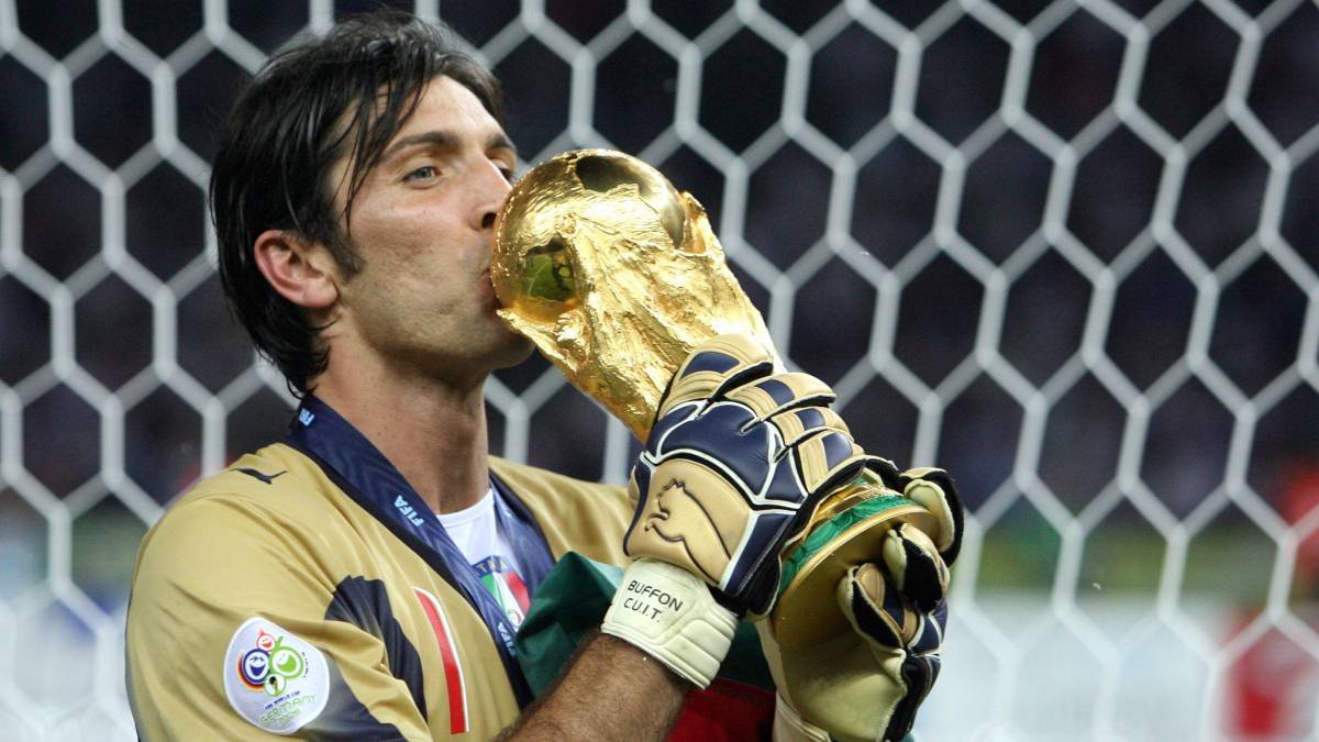 Gianluigi Buffon levantó la Copa del Mundo en el 2006.