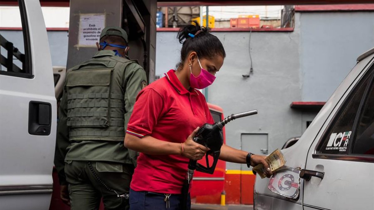 La gran caída en el consumo de gasolina en Estados Unidos debido a la cuarentena ha reducido los precios del petróleo y la gasolina.