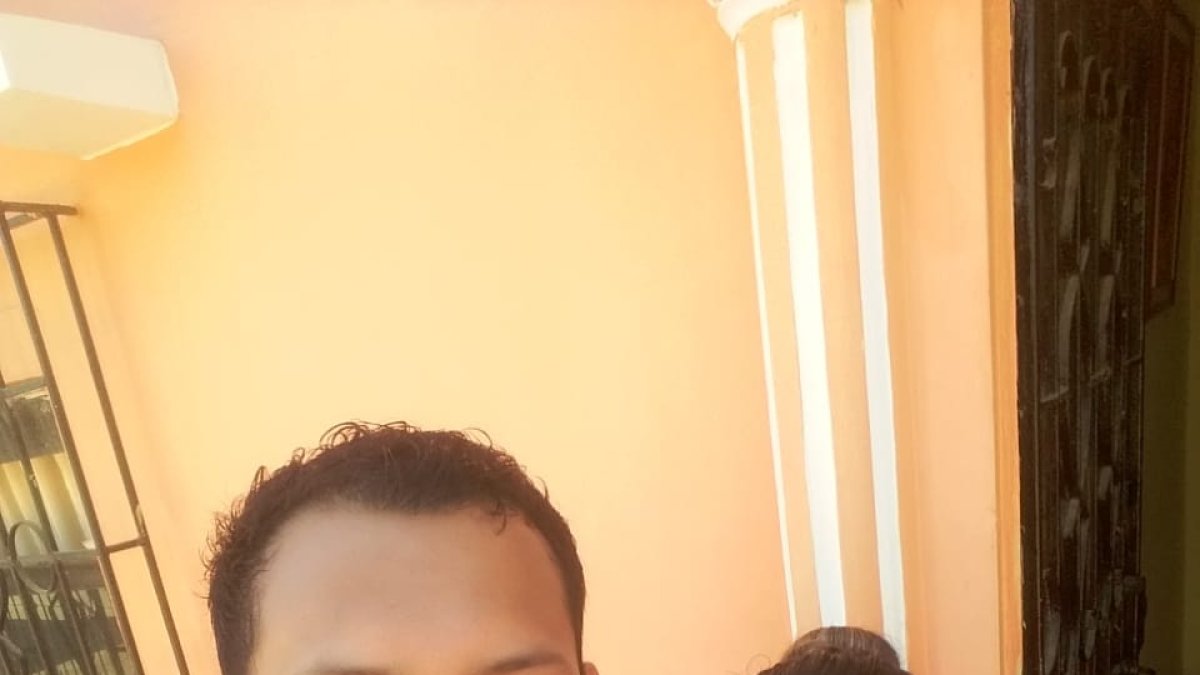 Recuerdo. Jhon Guaranda junto a su esposa Marianela, una enfermera que falleció a los 28 años de edad.