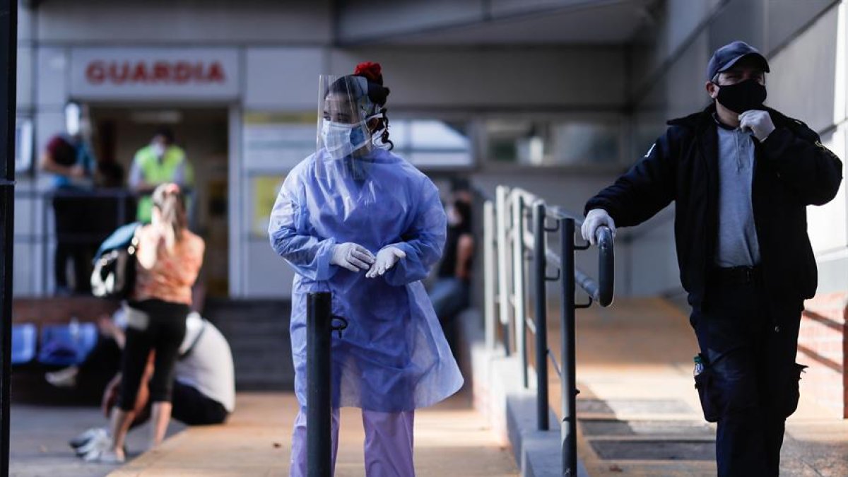 En múltiples ocasianes, el personal de salud en Ecuador ha denunciado la falta de protecciones.