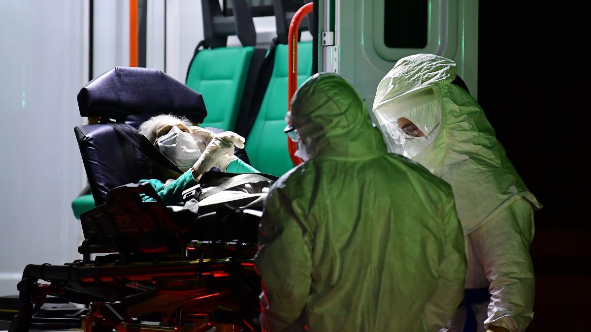 Expertos de todo el mundo siguen investigando al nuevo coronavirus y las partes del cuerpo que ataca