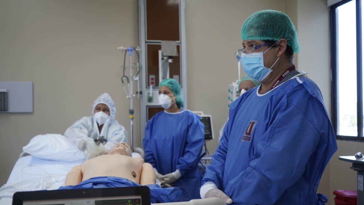 En dos semanas, la clínica simulada de la UEES se convirtió en una real.