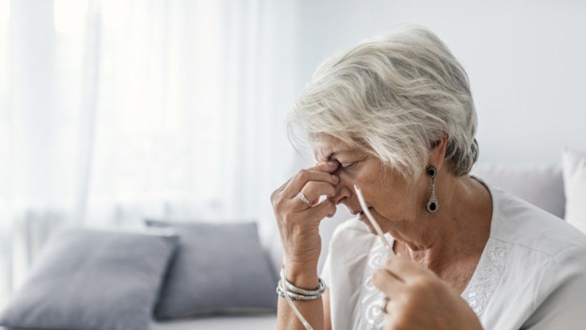 La pérdida de memoria es una de las señales más comunes de demencia senil.