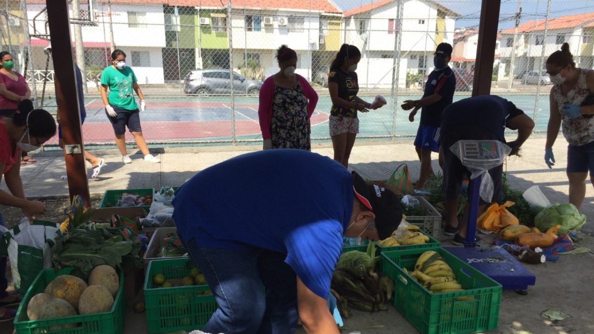 Comercio. Los moradores de la urbanización Paraíso del Río 1 aplican el mismo sistema de adquirir sus alimentos.