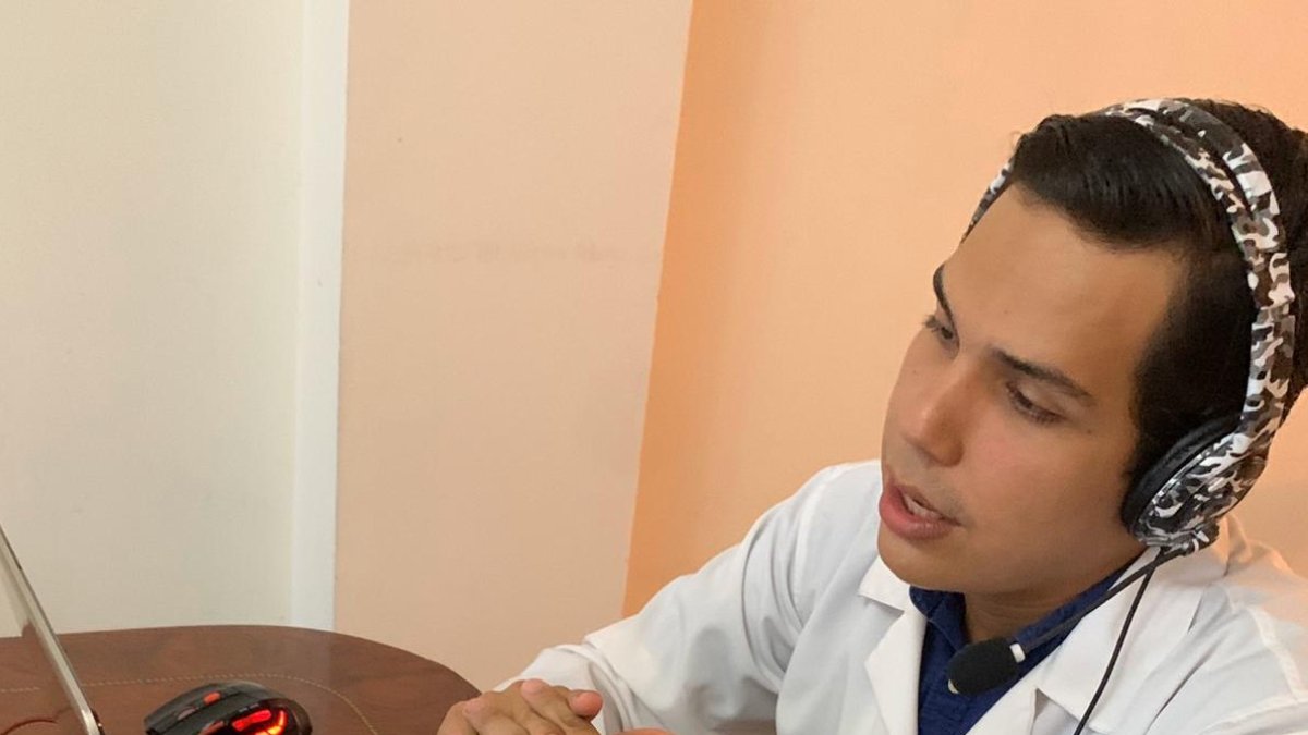 En el inicio de la gestión de la línea 171, estudiantes de Medicina ayudaban con la atención.