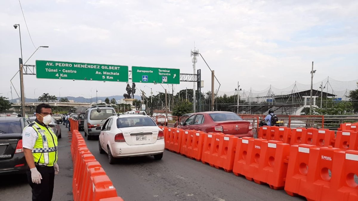 Clasificación de carriles en el puente de la Unidad Nacional.