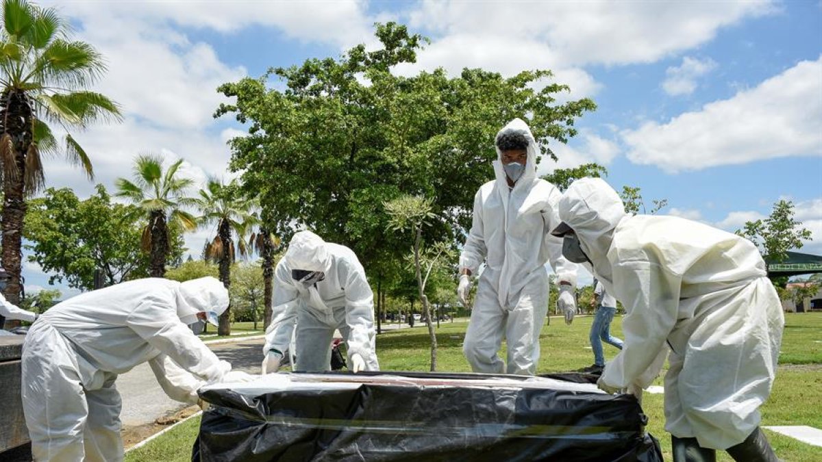 El jueves 23 de abril, las cifras en Ecuador se duplicaron con la resolución de pruebas represadas.