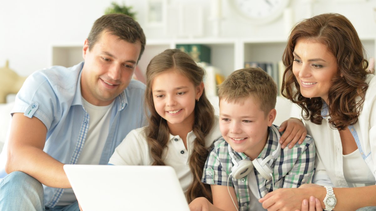 También puede apoyarse con los conocimientos tecnológicos de sus hijos.