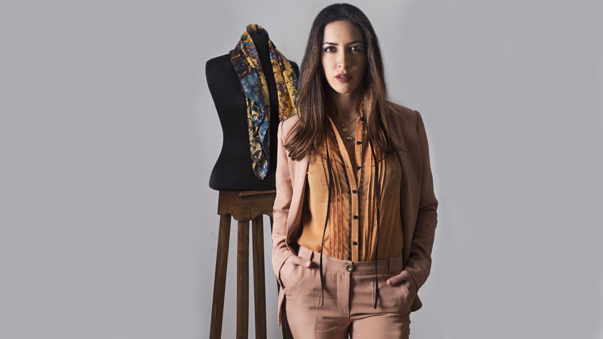 Diseñadora de moda enfocada en resaltar los textiles andinos.