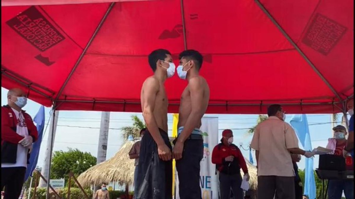 Los boxeadores usaron mascarillas ayer en el pesaje. La cartelera se realizará hoy en el complejo Polideportivo Alexis Arguello de Managua, Nicaragua y será transmitida en vivo por ESPN Knock Out.