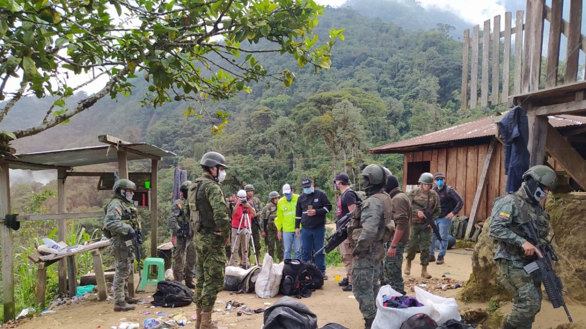 Una operación militar permitió la detención de un ciudadano colombiano en Sucumbíos con armas y municiones.