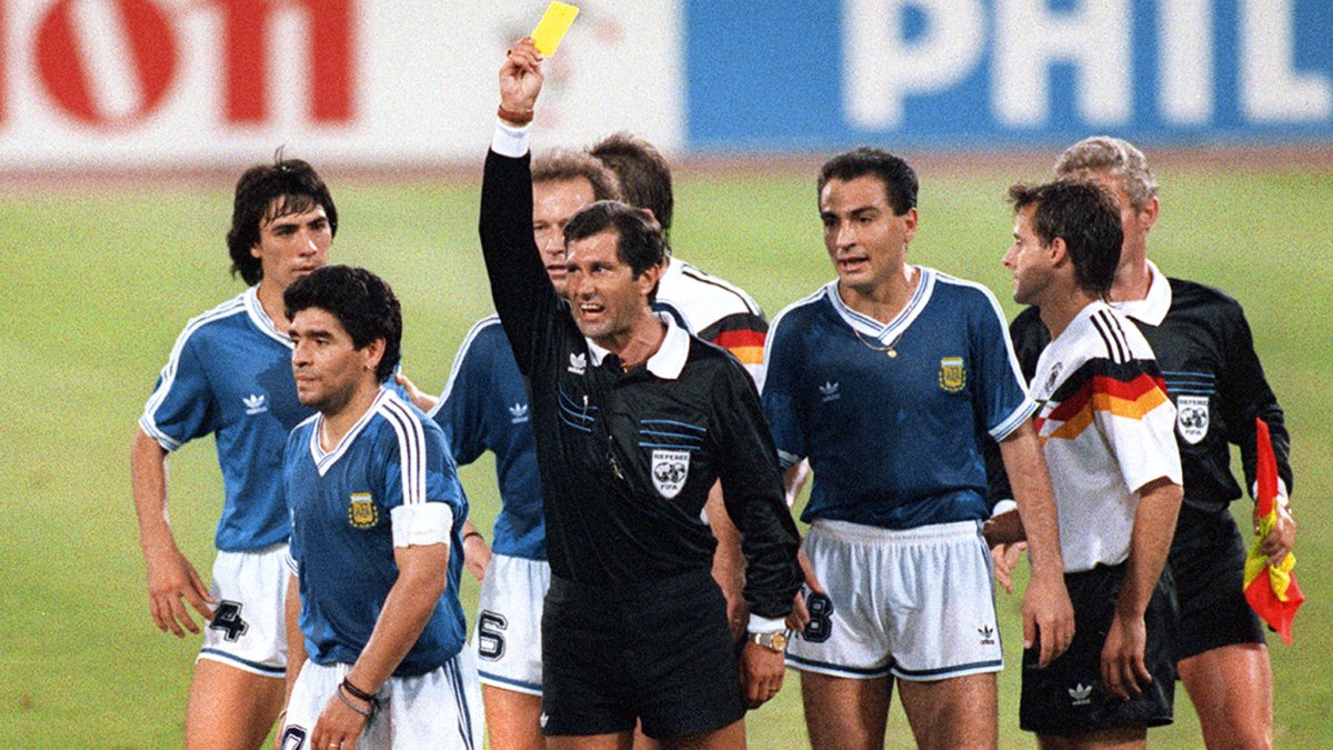 Edgardo Codesal fue quien pitó la final del Mundial de Italia 90, que se disputó entre Alemania y Argentina.