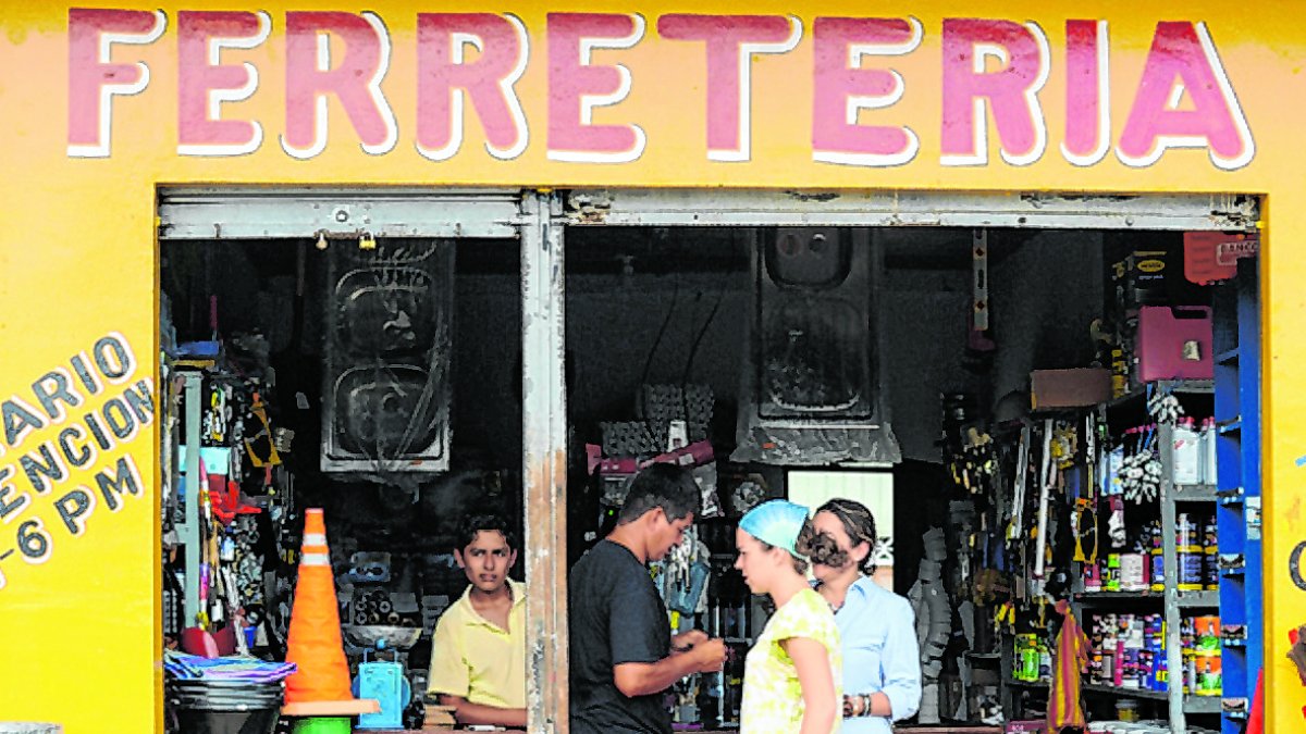 Compras. Ferrimax determina que el 80 % de las ventas se hacen en base al factor de la cercanía del local.
