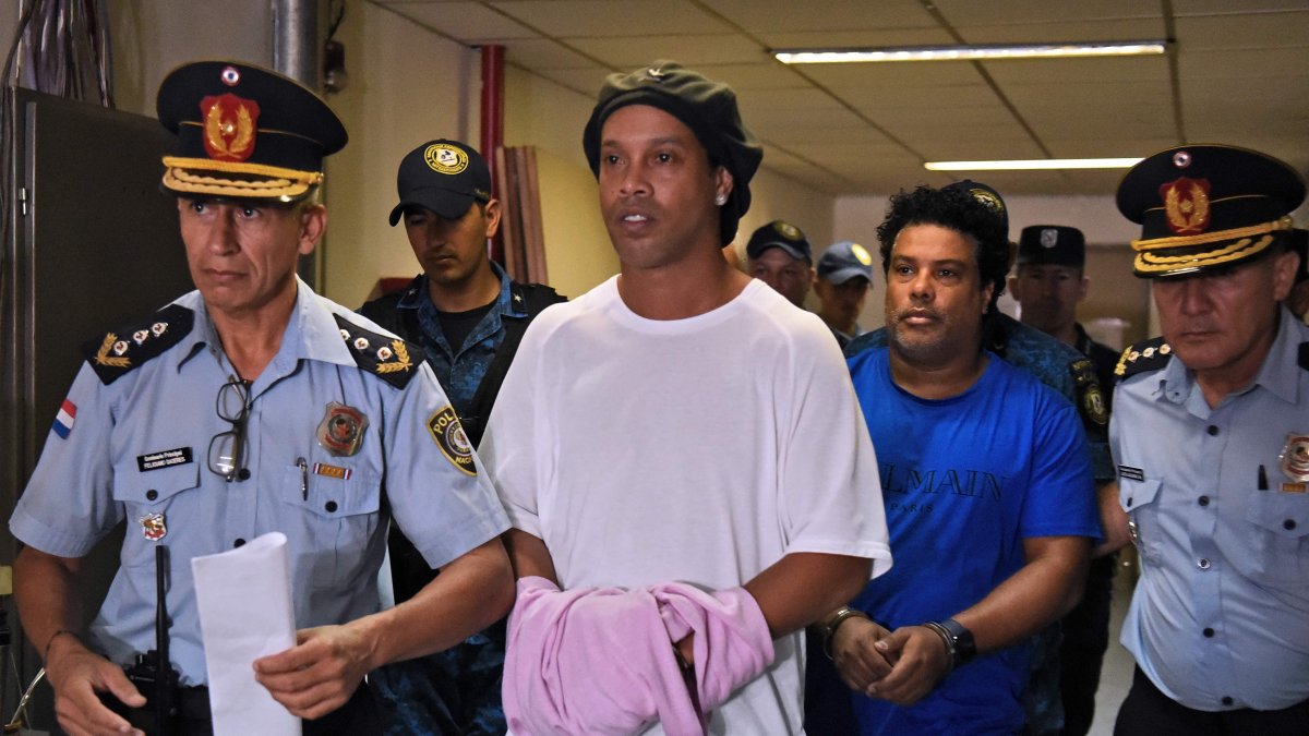 Ronaldinho fue detenido en Paraguay el 6 de marzo por portar pasaporte falso.