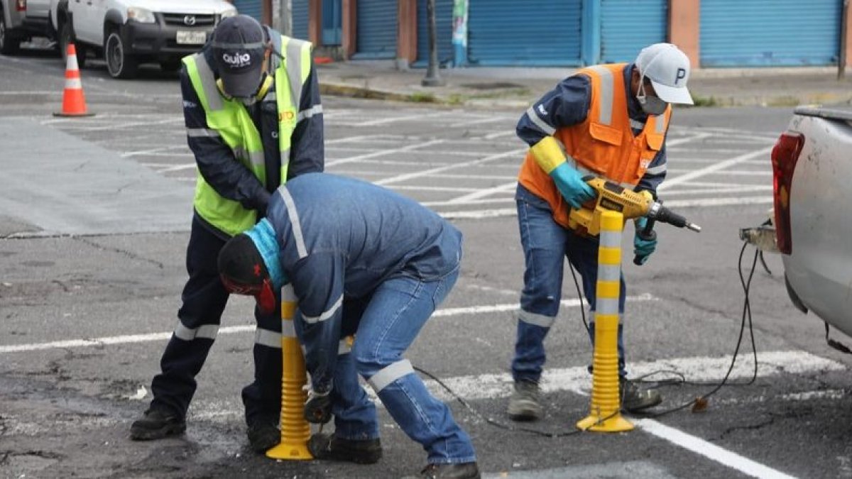 Una de las medidas para evitar la propagación del COVID-19 por aglomeración en el transporte público es habilitar espacios para las bicicletas.