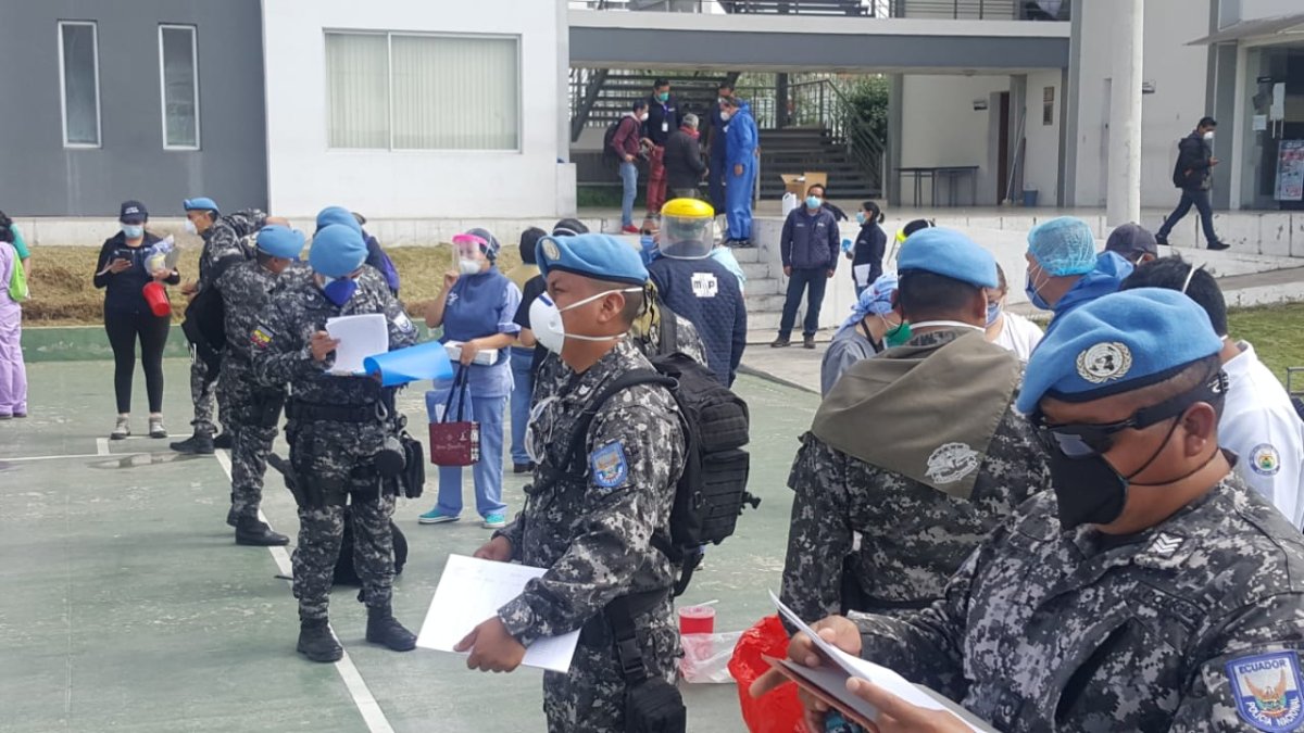 Los cascos azules de la Policía Nacional apoyan en las tareas humanitarias y de seguridad