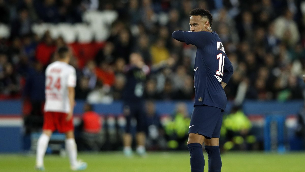 La Liga francesa, de la que participa Neymar con el PSG, ha sido suspendida definitivamente.