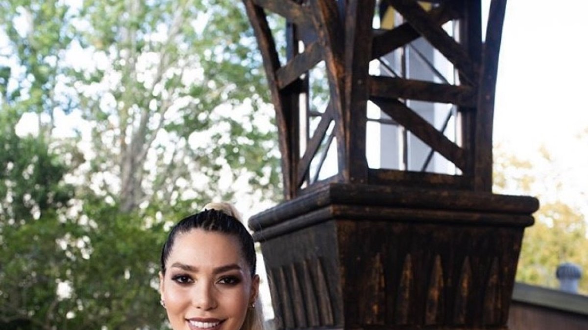 La joven de 28 años dice que su madre está rodeada de malas influencias