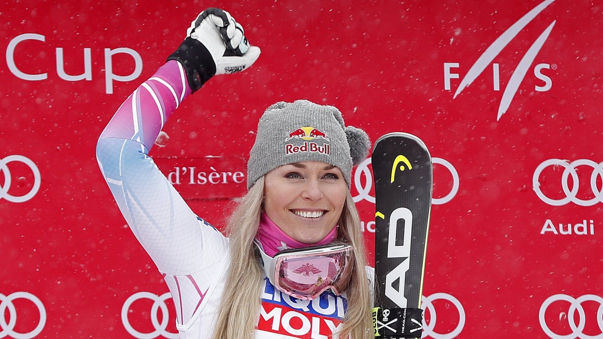La esquiadora destaca no solo por su destreza en el deporte, sino también por su belleza.