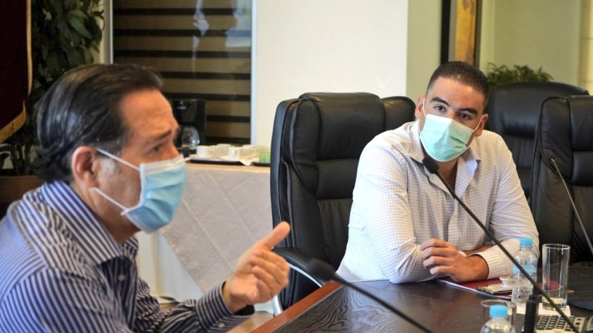 Reunión. Este 28 de abril en la UEES hubo una reunión entre el alcalde del cantón y los médicos del cantón y representantes del COE cantonal.