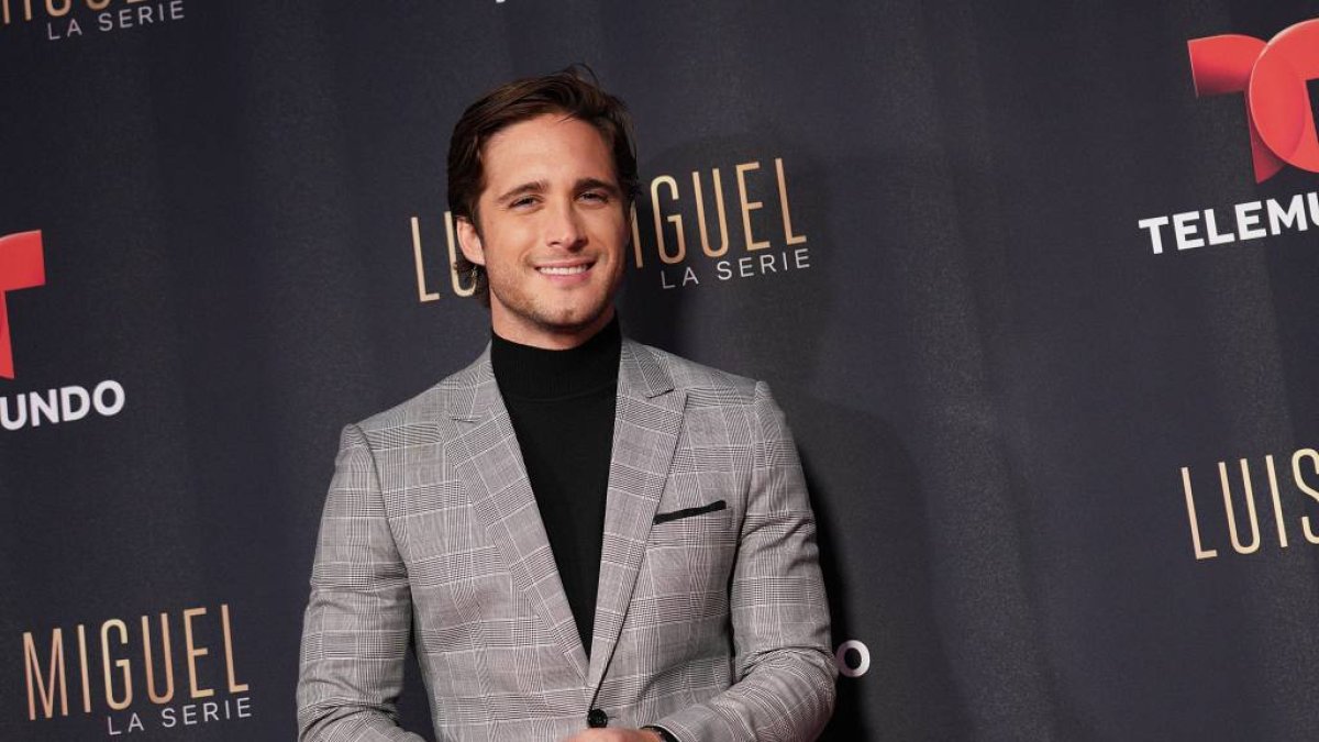 El actor indicó que para convertirse en un Luis Miguel más adulto le tocó usar prostéticos.