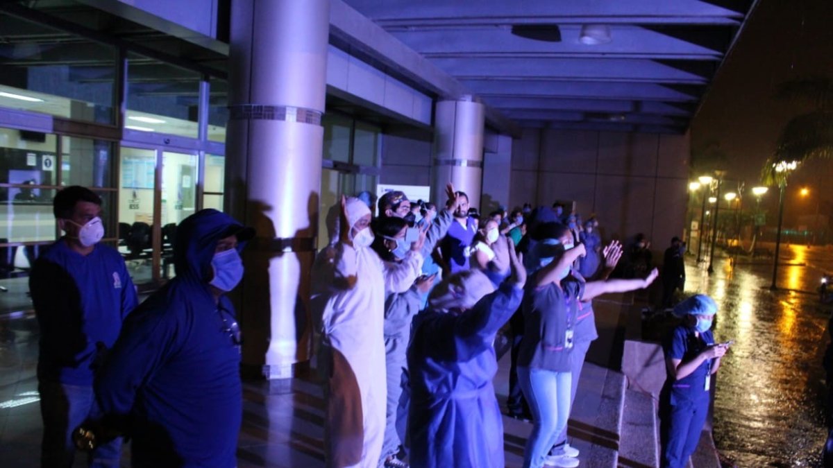 En el hospital de IESS de esa localidad hasta hubo baile.