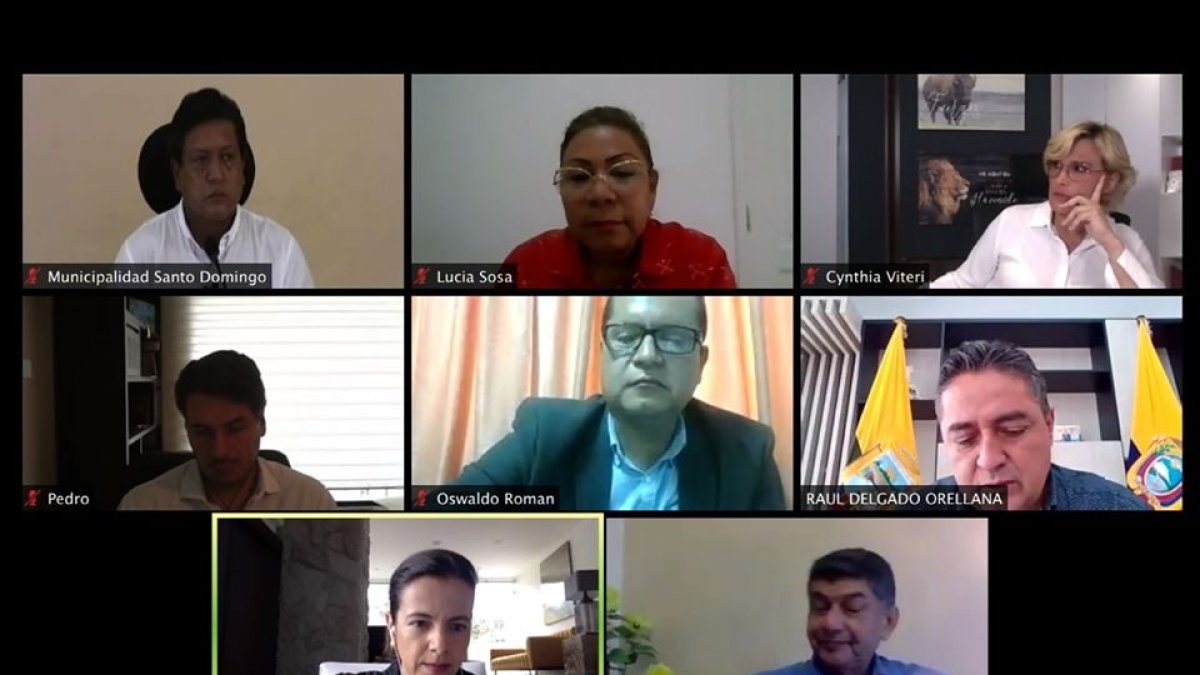 Al encuentro acudieron los burgomaestres de las principales ciudades del país, así como la mesa directiva de la Asociación de Municipalidades Ecuatorianas (AME).